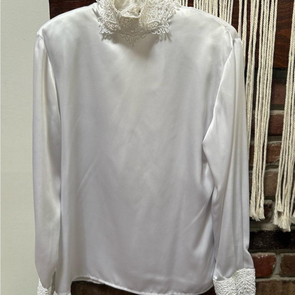 JH Collectibles White Lace Collar Long-Sleeve Blouse